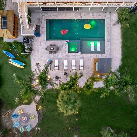Villa No 1 Largest Tampa Private Compound, 11Br Sleeps 40